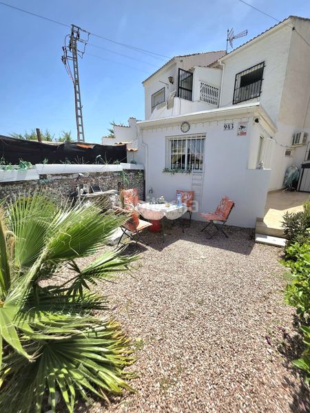 Foto dd018d46-cfbb-4355-911e-c75dc796214d. Casa amb piscina a Zona Carrefour - Urbanizaciones Torrevieja