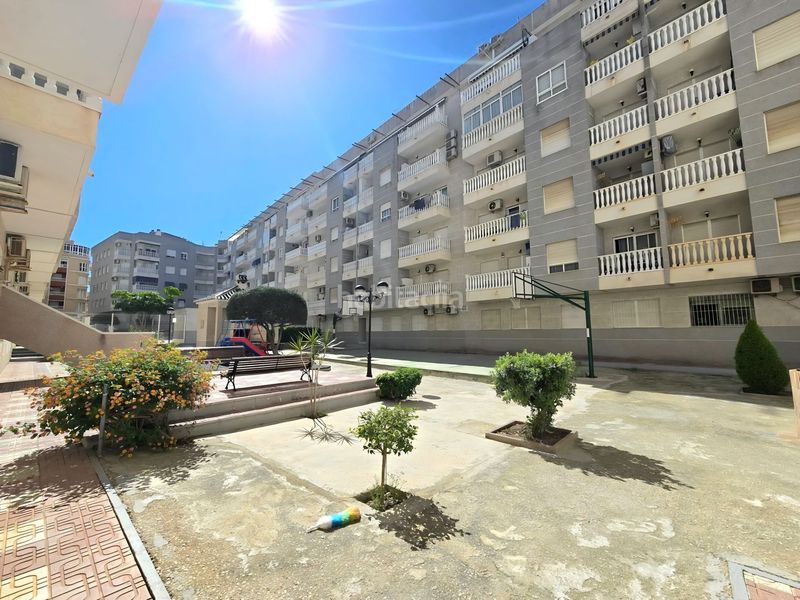 Foto be6f70d2-321a-402e-8150-007e40d5279f. Apartament amb piscina a Antonio Machado Torrevieja