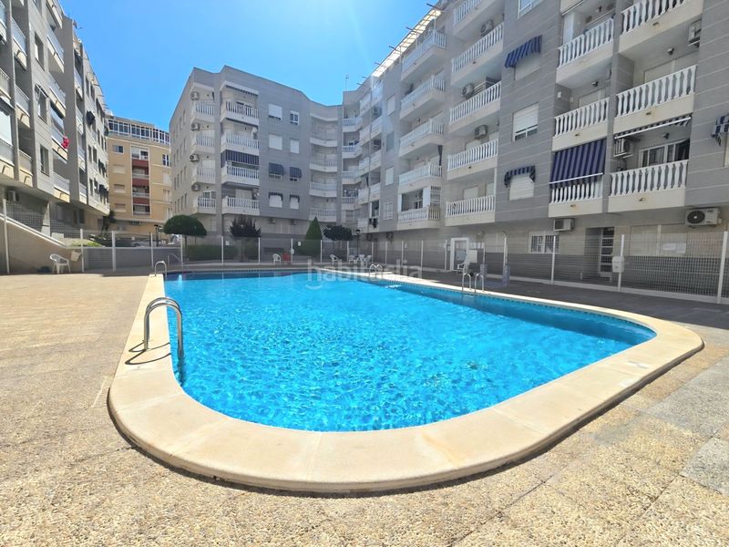 Foto d4b33ba1-14bb-4c50-93f6-1f96529bad96. Apartament amb piscina a Antonio Machado Torrevieja