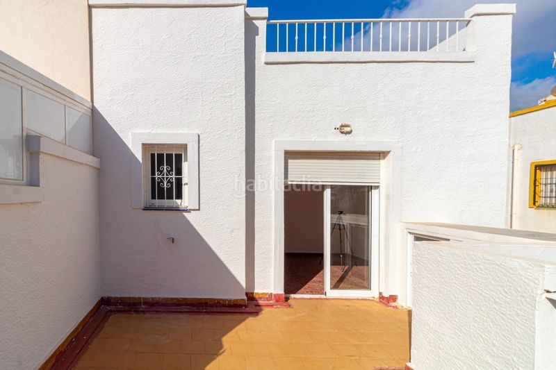 Foto 01eed3db-fed2-441c-98fa-75da02f5f458. Casa adossada amb calefacció piscina a La Florida Orihuela