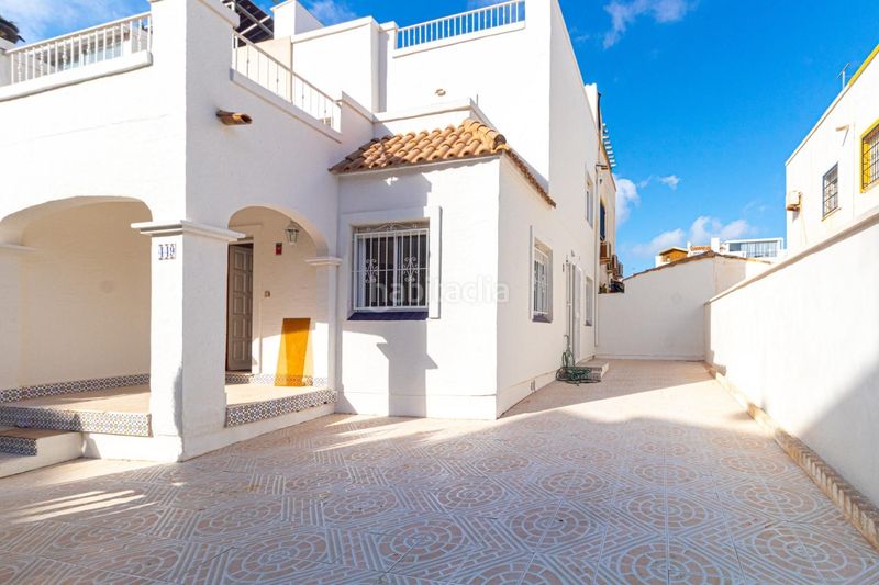 Foto 4ba10ae7-4d70-474d-9449-25b2333ab4ec. Casa adossada amb calefacció piscina a La Florida Orihuela