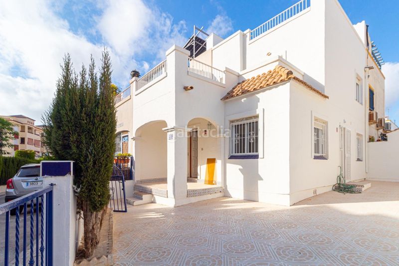 Foto 4cc846e3-4422-499e-9f74-f59eb607d2fb. Casa adossada amb calefacció piscina a La Florida Orihuela