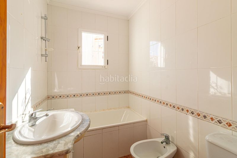 Foto 842a5fba-1405-41e7-949f-984f5ed12519. Casa adossada amb calefacció piscina a La Florida Orihuela