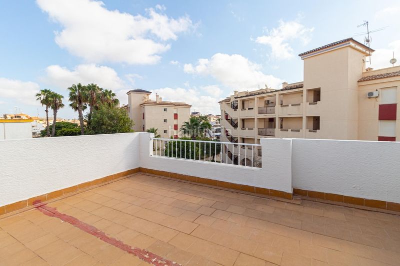 Foto 9a03a4f1-32ec-4a0f-89b2-c50f97cb3df8. Casa adossada amb calefacció piscina a La Florida Orihuela