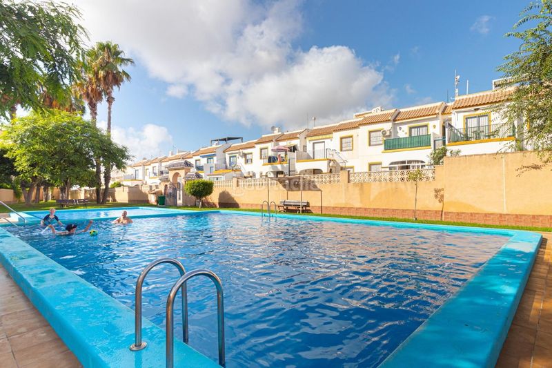 Foto a34d0098-7c0d-4e6d-b499-12f16900df57. Casa adossada amb calefacció piscina a La Florida Orihuela