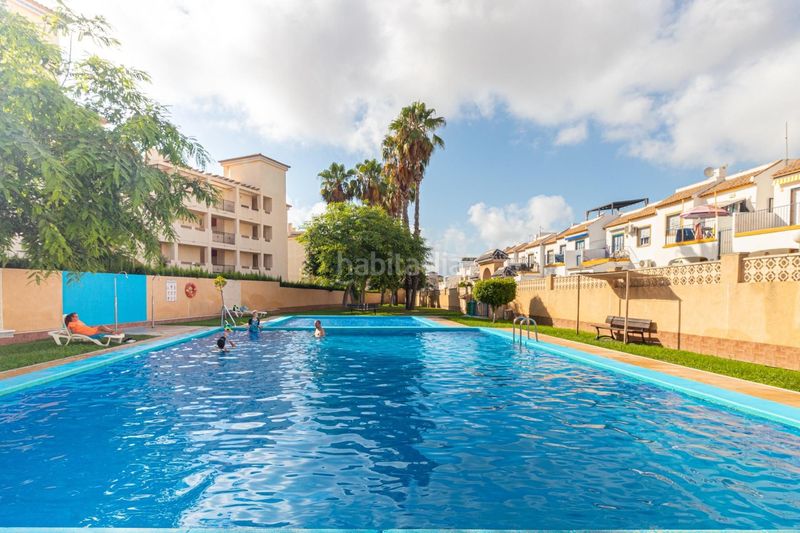 Foto eac4893e-74c0-46c7-8619-4eafff0db8ea. Casa adossada amb calefacció piscina a La Florida Orihuela
