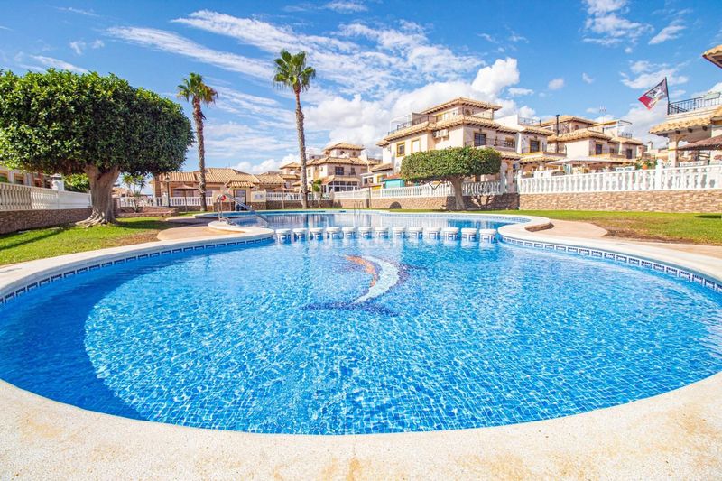 Foto 3a756e47-1fbc-4308-b713-22550befe08c. Casa adossada amb piscina a La Regia Orihuela