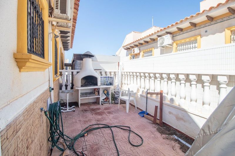 Foto a4eadcca-6e33-4ea4-872b-c40c6393c289. Casa adossada amb piscina a La Regia Orihuela