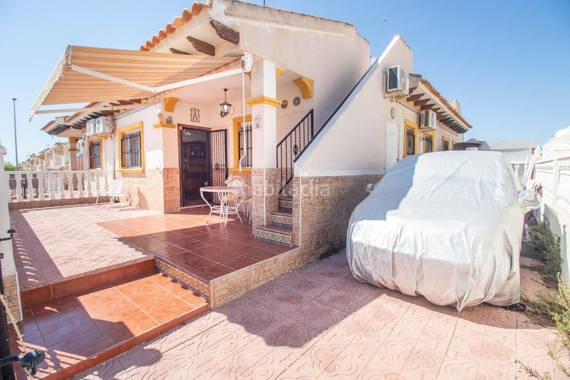 Foto e14da8af-6ceb-40b7-baae-662e0345b9fe. Casa adossada amb piscina a La Regia Orihuela