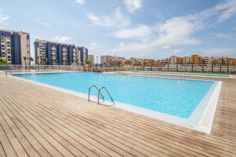 Foto 8c912d6b-7c82-49cf-a2b0-f3f8e92bd2bd. Apartament amb calefacció piscina a Punta Prima Torrevieja