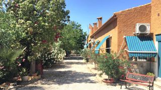 Mas�a en Crevillente. Casa de campo de una sola planta con cuatro dormitorios y despac