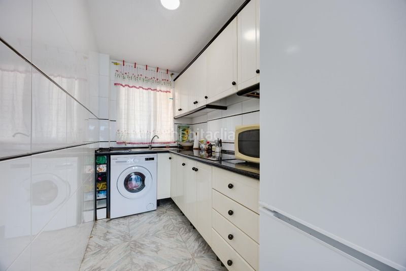Foto e2118c52-4db4-45c5-adc1-9c63d5d39959. Apartament amb piscina a Miramar - Torre del Moro Torrevieja