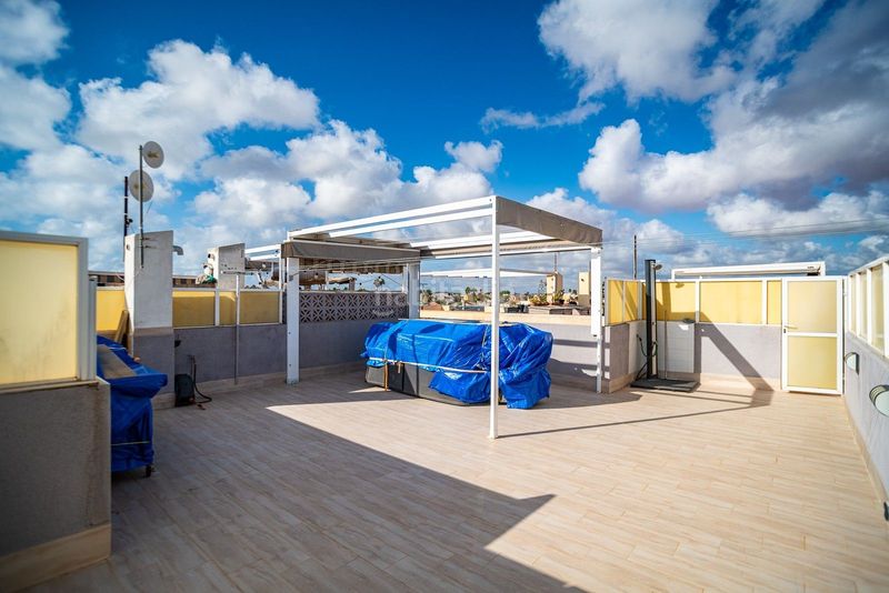 Foto b39aba03-6b3b-4598-b6fd-05e7a6412a35. Casa amb piscina a Zona Carrefour - Urbanizaciones Torrevieja