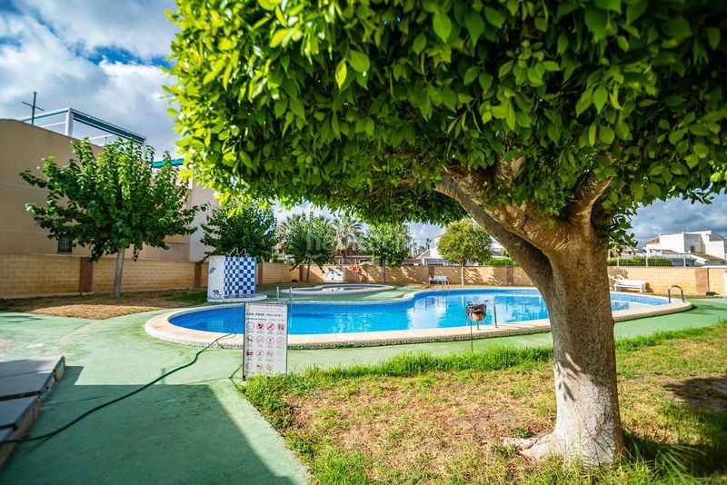 Foto d2d9ef66-0659-43e0-b53f-0e67a9c1b4d1. Casa amb piscina a Zona Carrefour - Urbanizaciones Torrevieja