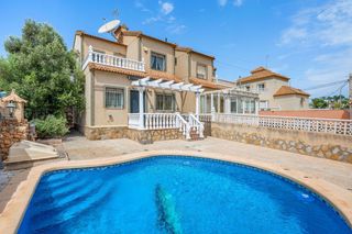 Casa adossada a San Miguel de Salinas