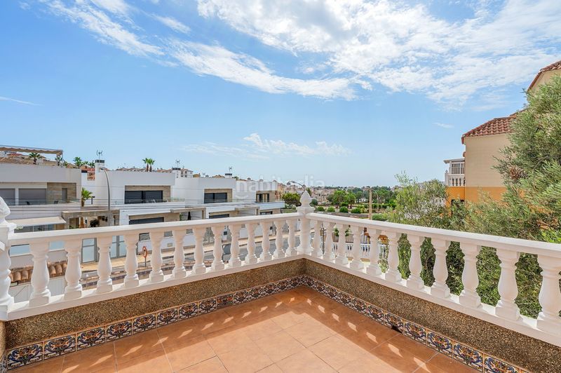 Foto b3617081-e1eb-47a0-81f8-6ec190830db9. Casa adossada amb piscina a San Miguel de Salinas