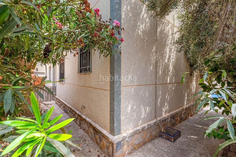 Foto ea26aafe-7708-47ee-a4b9-f63e73716266. Casa adossada amb piscina a San Miguel de Salinas