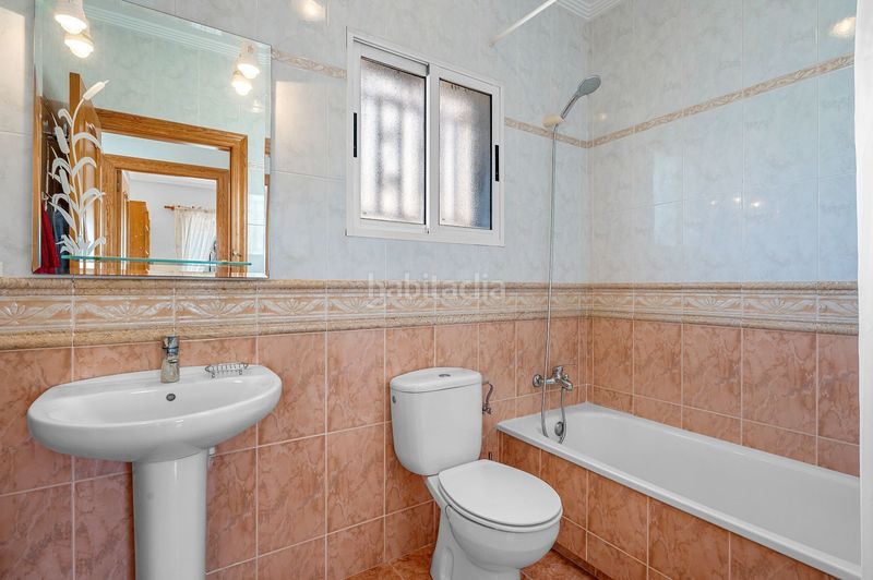 Foto fbe95c15-4849-4612-99fb-6836c40ed901. Casa adossada amb piscina a San Miguel de Salinas