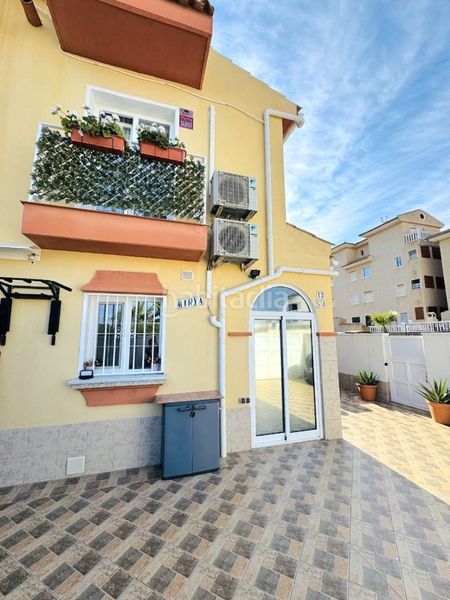 Foto 08d2eed9-285d-4584-b5a1-e295dde3c592. Casa adossada a La Florida Orihuela