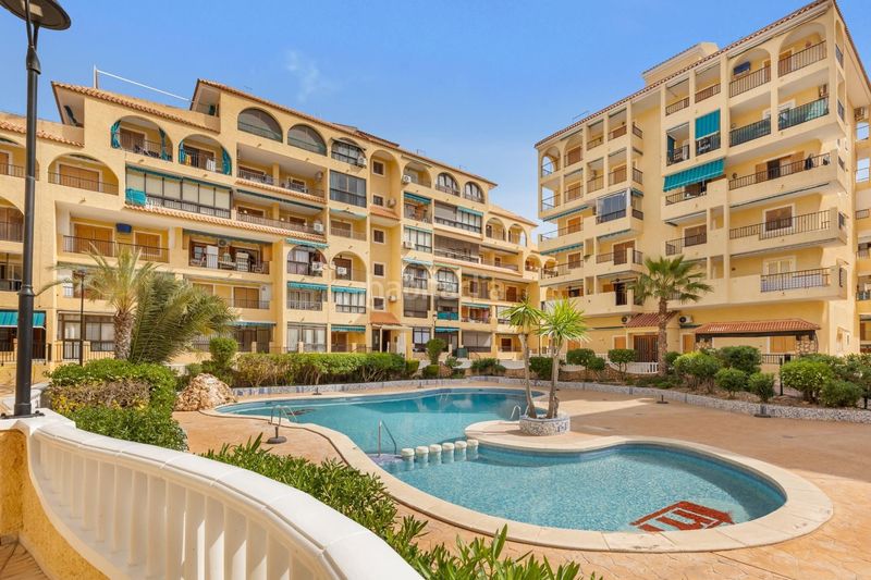 Foto 42b0845d-ec35-49f6-b37b-e0ff301348dc. Apartament amb piscina a Los Europeos Torrevieja