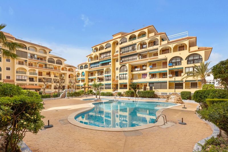 Foto fff2a5f6-e188-44a8-8363-9d25ce3a25a3. Apartament amb piscina a Los Europeos Torrevieja