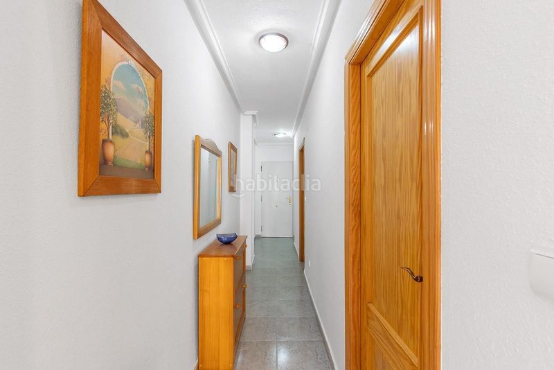 Foto 7a9fb8fe-1382-4bd2-aadb-2732674557a2. Apartament amb piscina a Zona Playa de los Locos Torrevieja