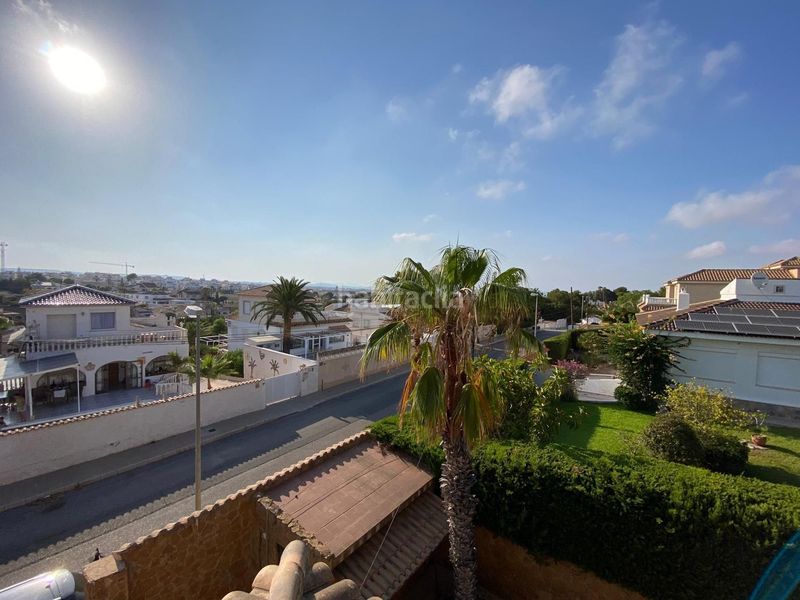 Foto c395bd0f-fcfb-4845-9421-29dd2f0275a8. Casa amb calefacció piscina a Los Balcones y los Altos Orihuela