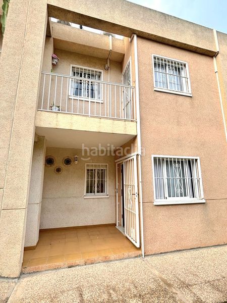 Foto fd52be0a-2003-4f3b-9484-f439acffd24a. Casa adossada amb piscina a Aguas Nuevas Torrevieja