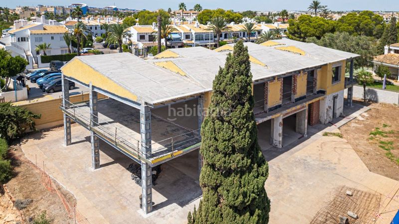 Foto 2e5874c2-fcff-4dd4-9396-760a458a38ce. Casa amb piscina a Cabo Roig Orihuela