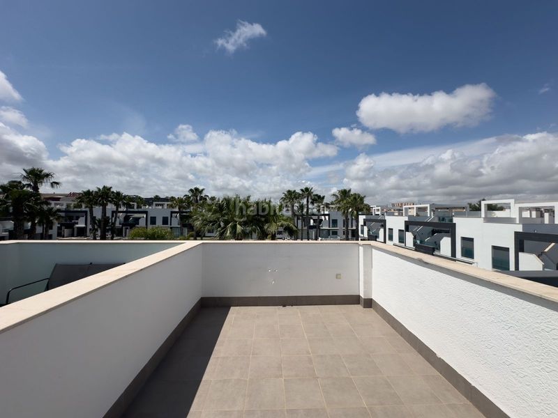 Foto 4d2b90b7-37be-4282-89ef-964fae1eaae9. Casa amb piscina a La Zenia Orihuela