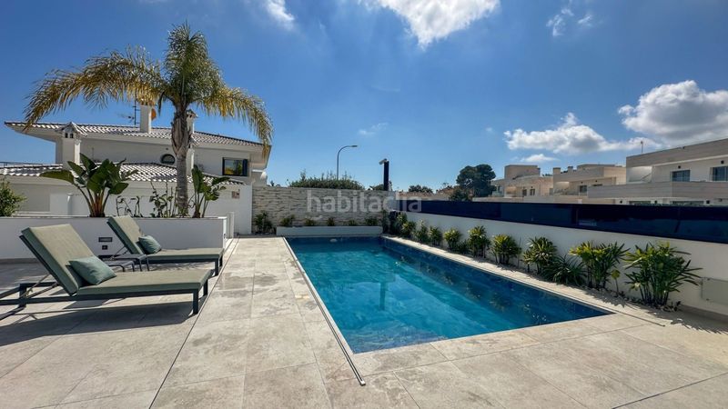 Foto b28315d0-1fbe-435c-89e3-b02e3ab4c844. Casa amb calefacció a Cabo Roig Orihuela