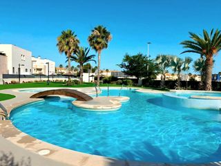 Casa a Parque Acuático - Sector 25. Bungalow en planta baja con dos dormitorios y amplias terrazas e