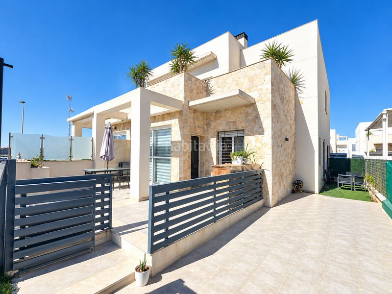 Foto 2f319175-0741-4a61-86b7-e63472b8d110. Casa adossada amb piscina a Parque Acuático - Sector 25 Torrevieja