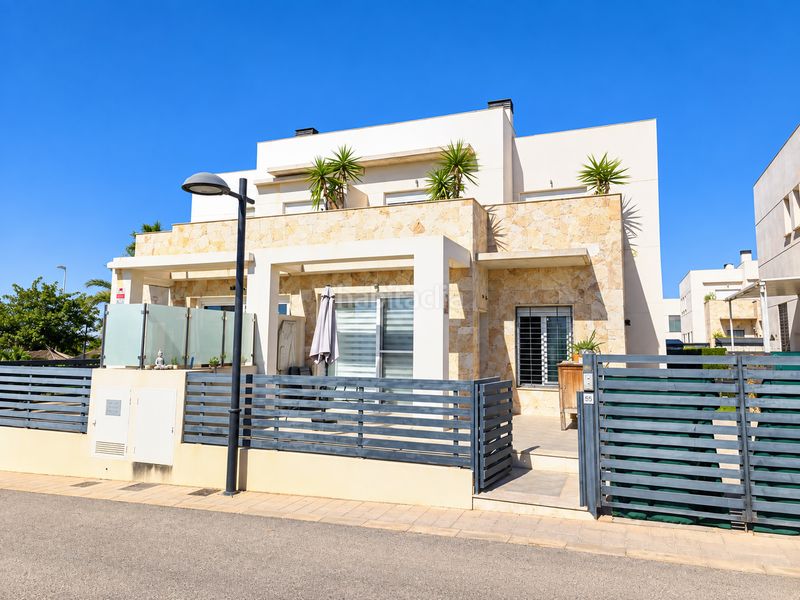 Foto cff74bf5-0904-4d31-95f3-129c4f714186. Casa adossada amb piscina a Parque Acuático - Sector 25 Torrevieja