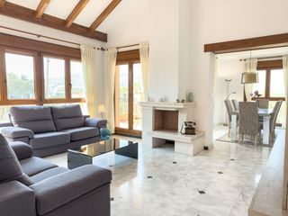 Casa a Algorfa. Villa de tres dormitorios con vistas panorámicas en la finca gol