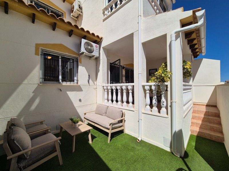 Foto b8d8e4d2-64c9-4556-8999-16b10eb71fcd. Casa a schiera con piscina in Los Balcones y los Altos Orihuela