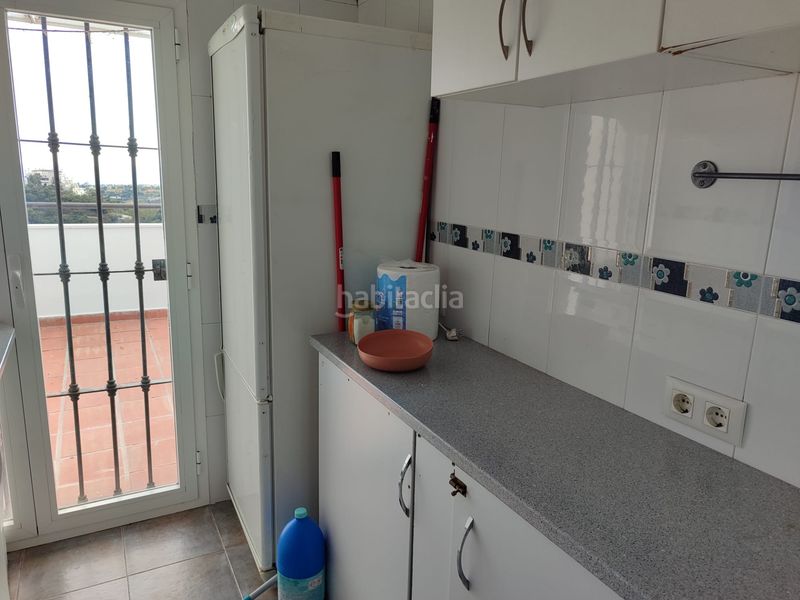 Foto b5888479-842d-4bb0-bb2a-70015f4f2d18. Dúplex a calle sidney 239 a altos de Estepona Estepona