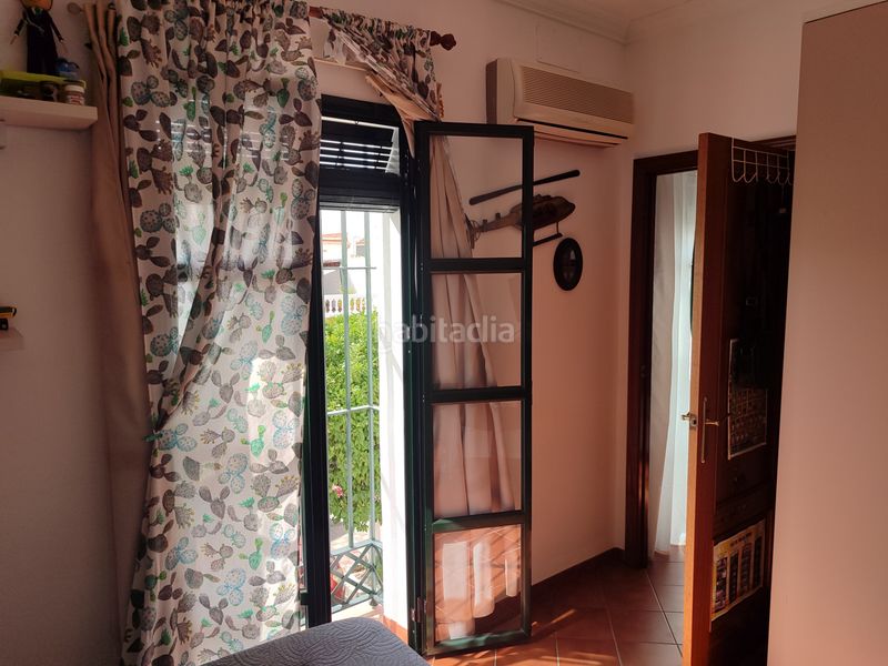 Foto b2902f9b-f4b5-4d4e-b18d-cd94104f8ebf. Casa a avenida virgen de fátima 25 a Torre Cruz - Los Molinos Utrera