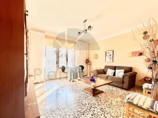 Flat  Calle maria teresa gil garate. Piso exterior  muy luminoso  3 dormitorios y 2 baños en pleno ce