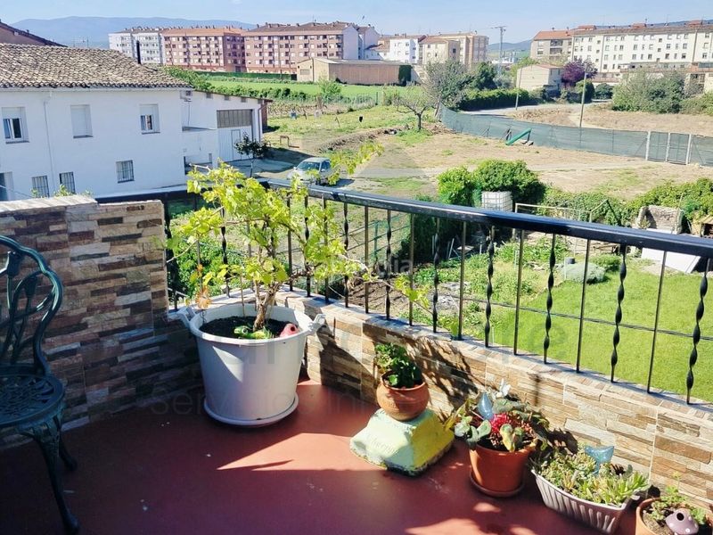 Foto d74f7414-af6e-4561-96a5-29824e25abed. Casa adossada a Fuenmayor