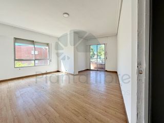 Flat  Calle tejada. Piso de 4 habitaciones con patio, balcones y trastero en logroño