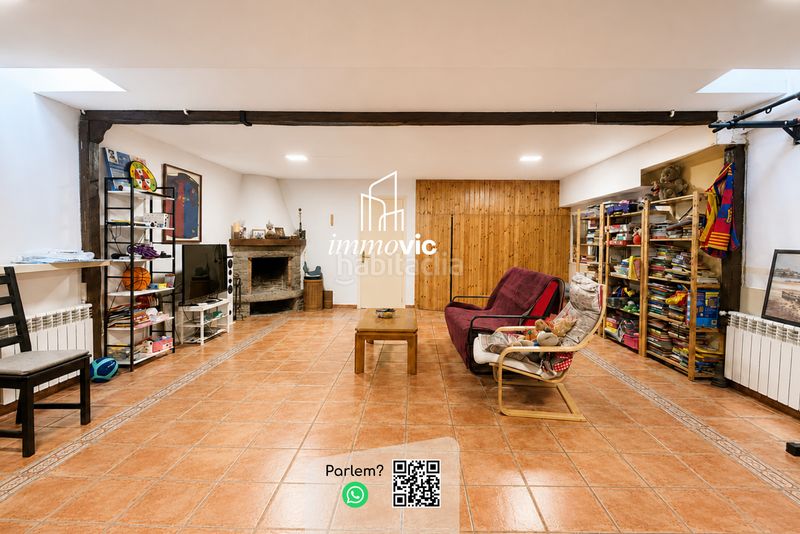 Foto 4d4ffb0a-8732-4e32-8927-cdde406ee9f4. Casa adossada amb xemeneia calefacció aparcament a Olot