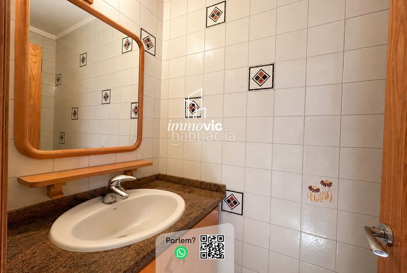 Foto 59d377ef-c038-4a8e-a351-10689a0d13be. Casa adossada amb xemeneia calefacció aparcament a Olot