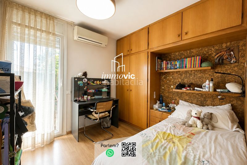 Foto 62272820-c839-4410-b52b-e3f03c7be7a3. Casa adossada amb xemeneia calefacció aparcament a Olot