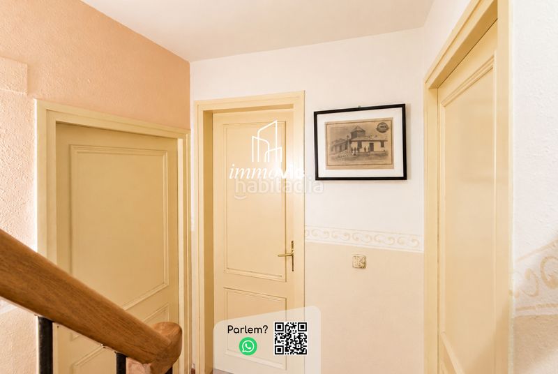 Foto b5ff1ee8-e547-46d0-bd29-449e25cc56c4. Casa adossada amb xemeneia calefacció aparcament a Olot