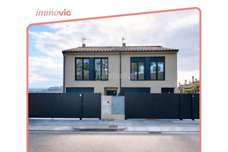 Foto c59eea6e-3d60-4aaf-ba95-c48aa5827f77. Casa adossada amb calefacció aparcament a Torelló