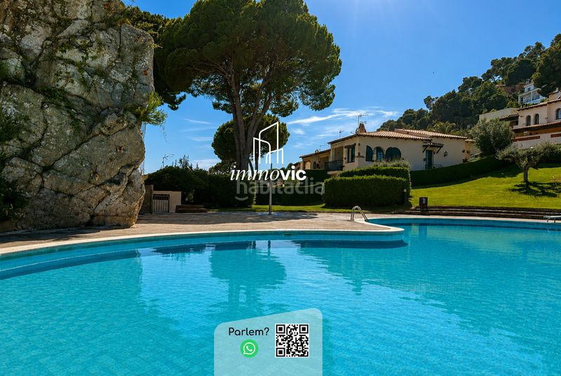 Foto c91dbda1-ec2b-47fb-ba4f-e4309ef76b09. Casa adossada amb xemeneia calefacció piscina a l´Estartit poble Estartit