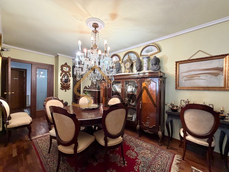 Foto c6472c36-a9e9-4ed8-aca7-a631f1e4a1df. Piso en rúa betanzos 78 desde inmobiliaria silva te presentamos una vivienda de alto nivel situada en plena plaza de lugo en Coruña (A)