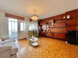Appartamento  Avenida da coruña 263. Inmobiliaria silva está encantada de presentarte este amplio pis
