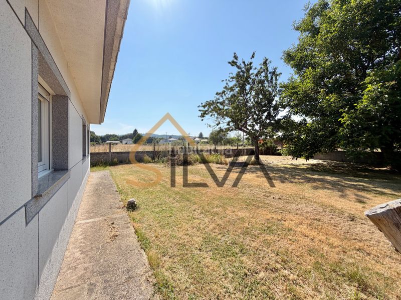Foto 625a48d1-6f51-440e-bf9f-705cd4e65786. Casa amb xemeneia calefacció aparcament a Outeiro de Rei